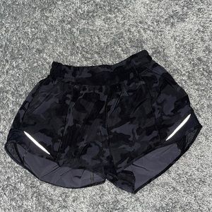 LULULEMON CAMO HOTTY HOTS 4”